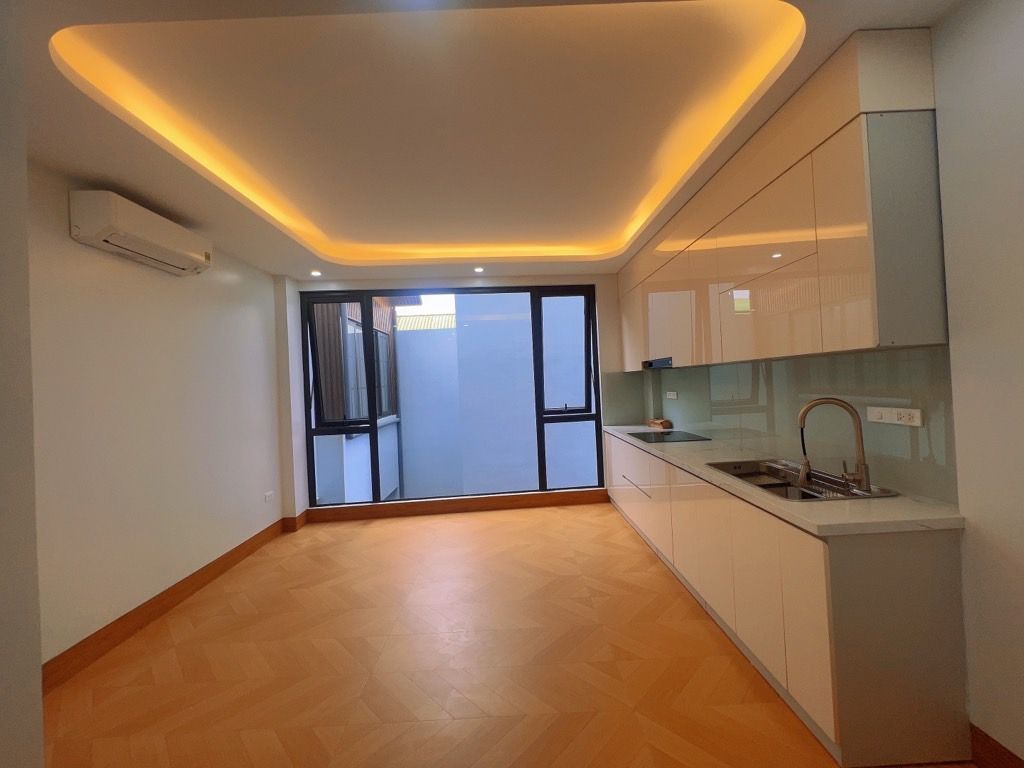 8X TỶ 5 TẦNG THANG MÁY ( MỚI ) SAU LƯNG PHẠM VĂN ĐỒNG